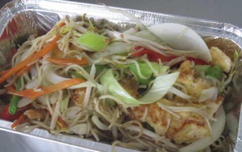 Hu Tieu do Bien or Vietnamese Chicken fried chicken noodle is a favorite dish because it is fast, eaten quite delicious. Just vegetables, meat, egg, starch